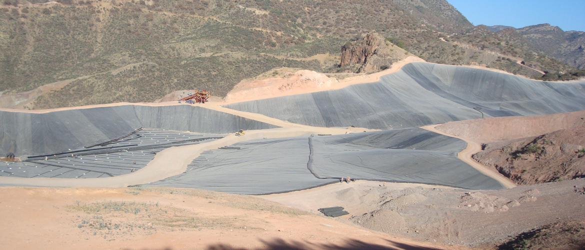 Laguna de Lexiviacion impermeabilizada con Geomembrana HDPE