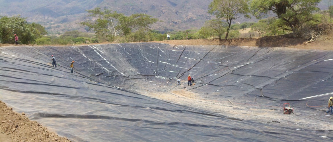 Ollas de Agua Recubierta con GMB HDPE
